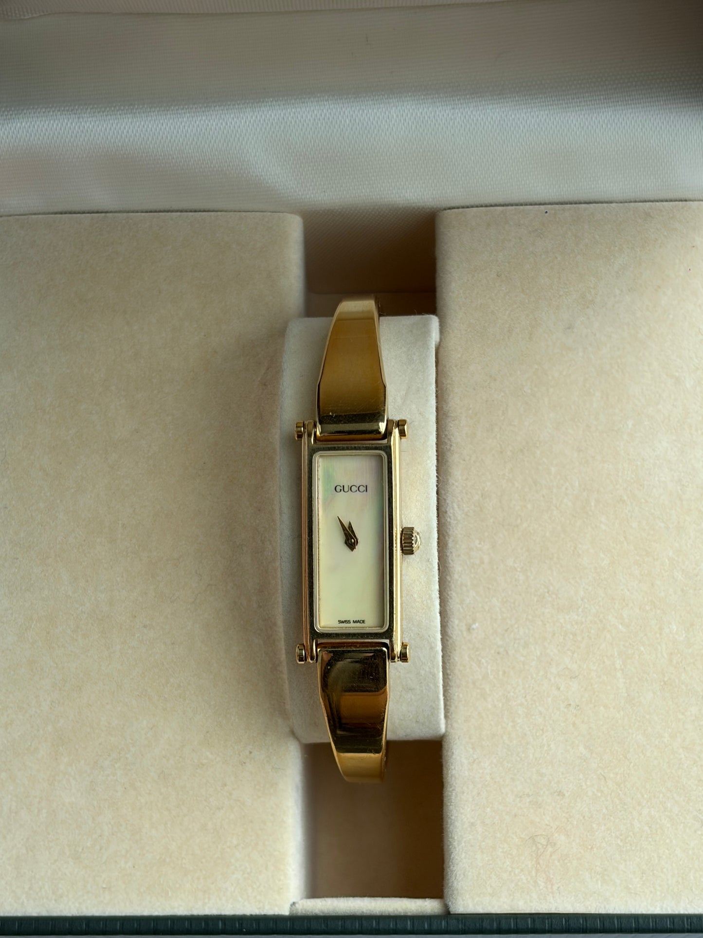 Ultra Rare Gucci 1500L White Mother of Pearl Dial Watch